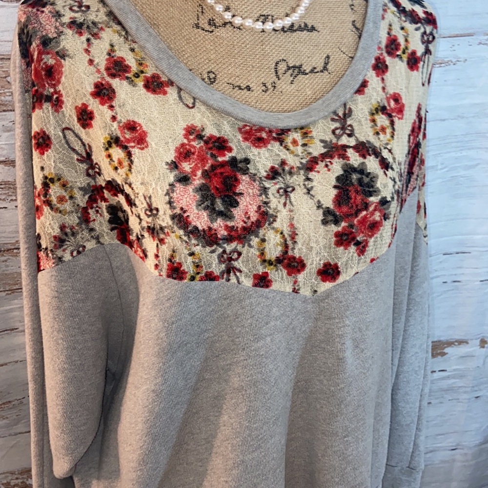 Free People Gray Floral Lace Oversized Sweatshirt Small - Picture 3 of 14